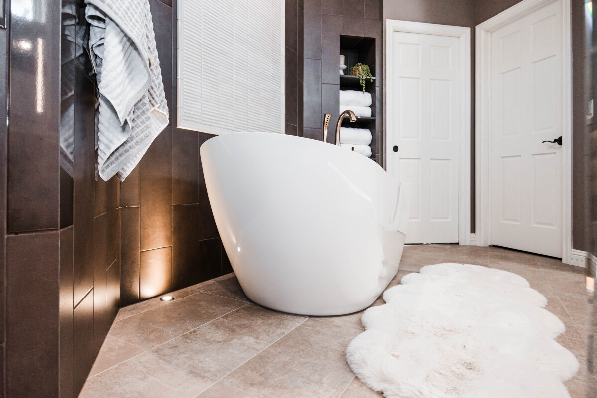 Freestanding white tub with ambient lighting 